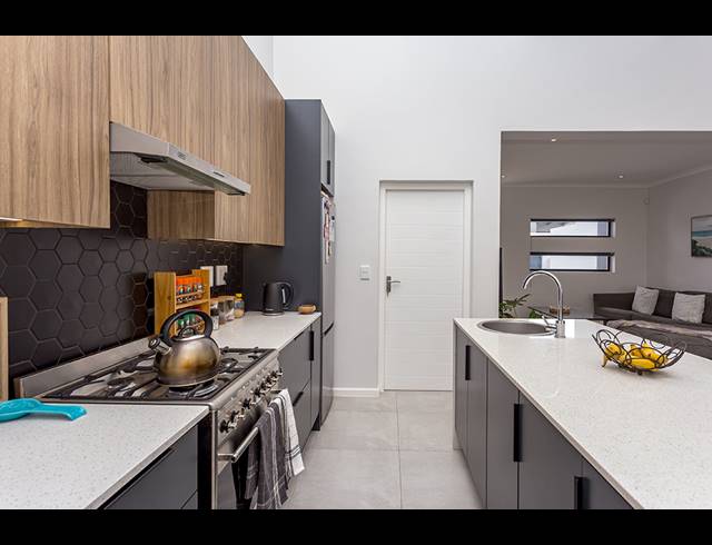 3 BEDROOM HOUSE FOR SALE IN SANDOWN